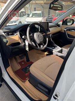 تۆیۆتا ڕاڤ 4